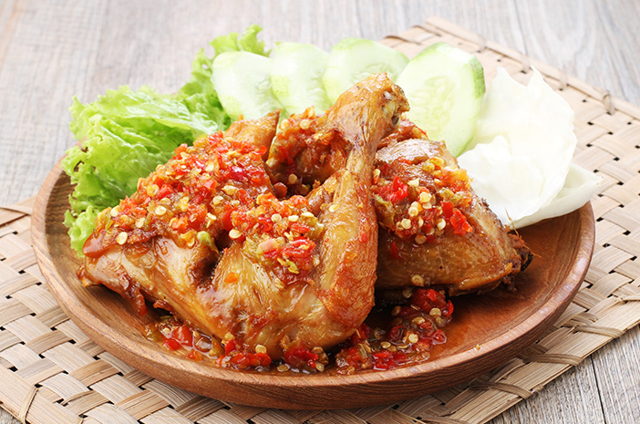 Cara Memasak Ayam Penyet yang Lezat Untuk di makan bersama
